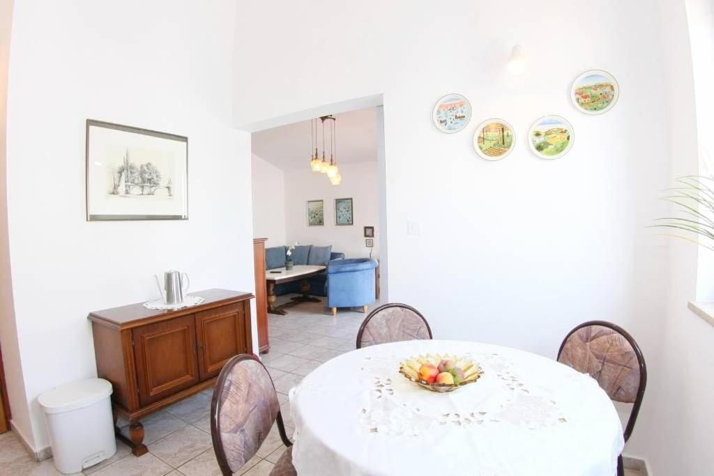 Castel Apartment